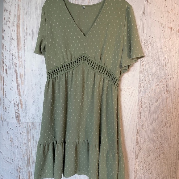Dresses & Skirts - Green V-Neck Boutique Dress with Crochet Detail